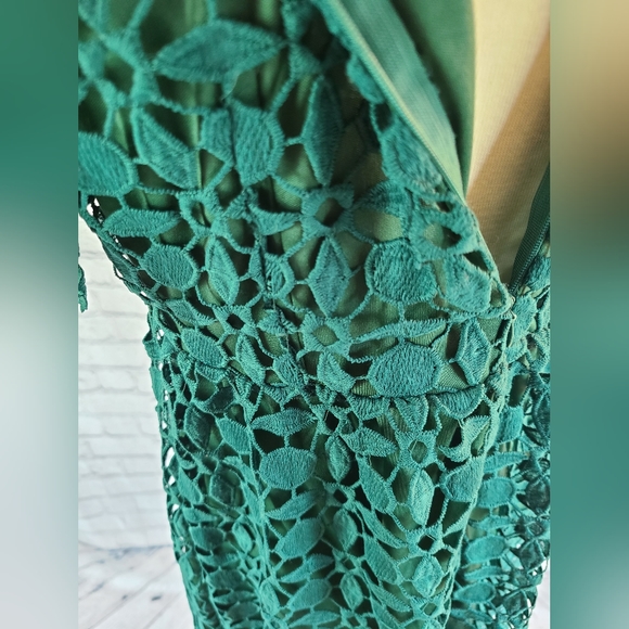 Emerald Green Lace Dress - Picture 7 of 8